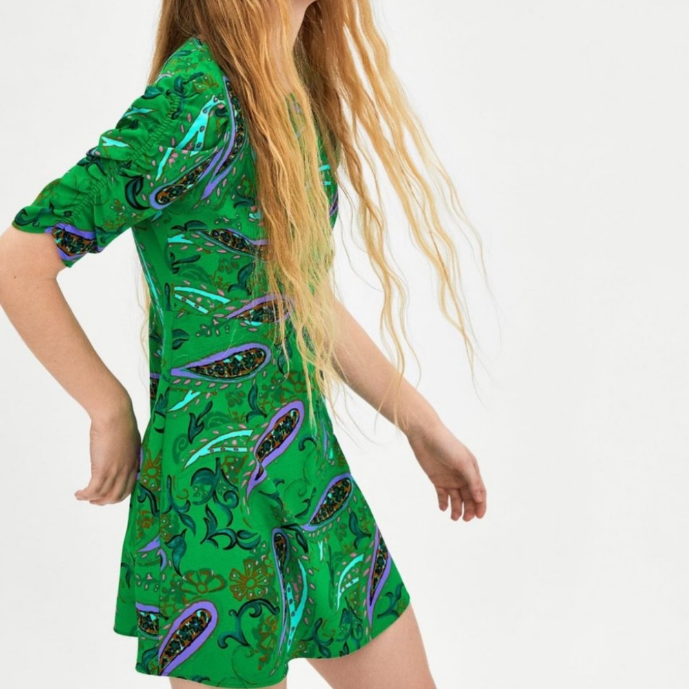 Ptp17" Zara Green Paisley Sheath Dress with Ruched Puff Sleeves